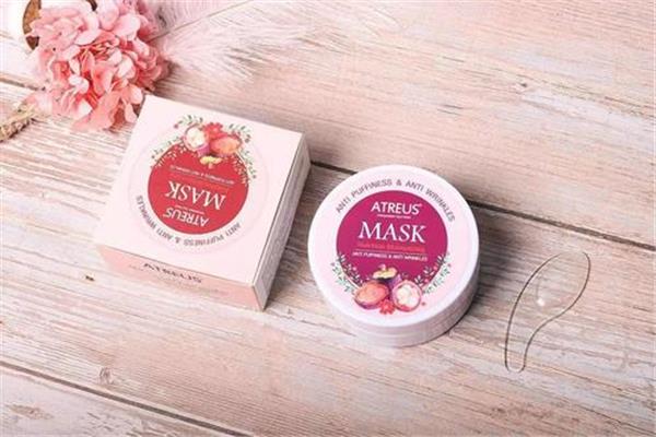 眼膜和眼霜哪个效果好 眼膜和眼霜可以一起使用吗 眼膜和眼霜哪个效果好 眼膜和眼霜可以一起使用吗