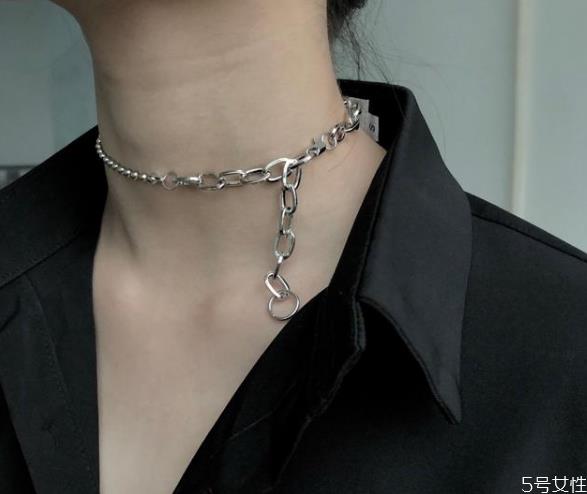 choker项链有什么暗示 choker和chocker的区别 choker项链有什么暗示 choker和chocker的区别