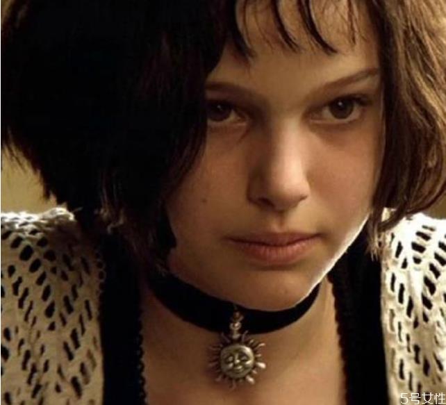 choker项链有什么暗示 choker和chocker的区别 choker项链有什么暗示 choker和chocker的区别