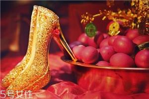婚鞋是男方买还是女方买?婚鞋的购买讲究 婚鞋是男方买还是女方买?婚鞋的购买讲究