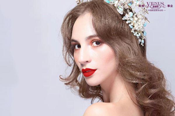 眼影涂抹范围过大会怎么样 不晕染的眼妆好看吗