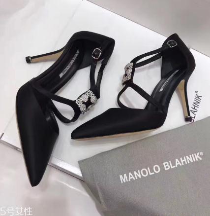 manolo blahnik鞋码偏大吗?小仙女们的婚鞋首选 manolo blahnik鞋码偏大吗?小仙女们的婚鞋首选