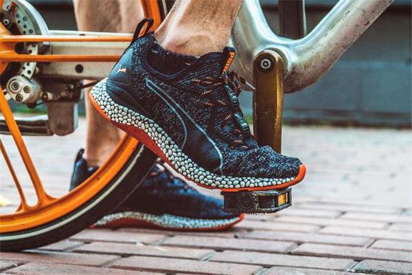 彪马hybrid和阿迪达斯boost哪个好 顶级缓震科技