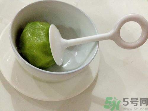 猕猴桃皮可以敷脸吗?猕猴桃皮敷脸有什么好处 猕猴桃皮可以敷脸吗?猕猴桃皮敷脸有什么好处