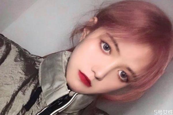 粉棕色怎么染 粉棕色头发需要漂吗 粉棕色怎么染 粉棕色头发需要漂吗