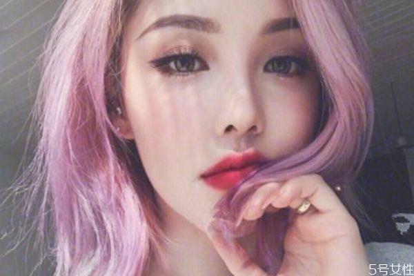 粉棕色怎么染 粉棕色头发需要漂吗 粉棕色怎么染 粉棕色头发需要漂吗