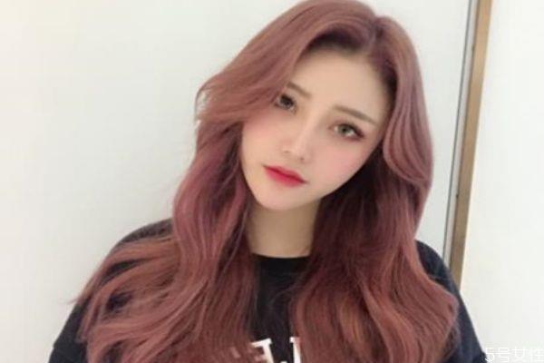 粉棕色怎么染 粉棕色头发需要漂吗 粉棕色怎么染 粉棕色头发需要漂吗