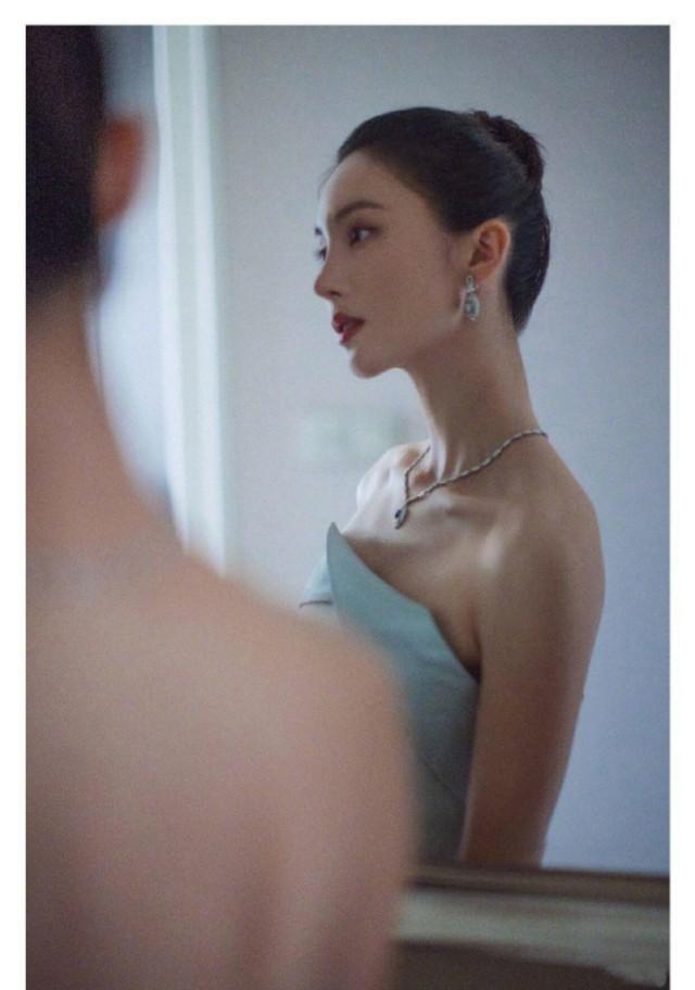 但是不少人表示这组照片和娜扎蜜汁相似,侧脸尤其像。