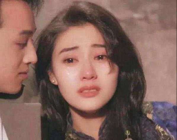 这大概就是仙女在哭吧,李嘉欣不愧是香港第一美女,连哭都很好看。