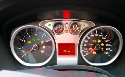 ​汽车仪表盘上的感叹号什么意思（汽车出现感叹号代表什么）