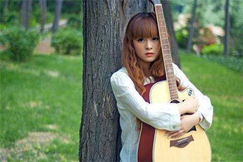 如何处理女友和母亲之间的争吵？