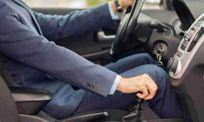 ​停车是先挂P挡还是拉手刹