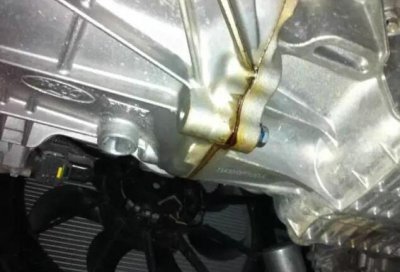 ​机油漏了再开对车有影响吗