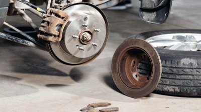 ​刹车片异响金属摩擦声怎么解决