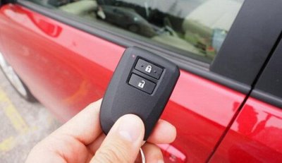 ​车不熄火能锁车门吗