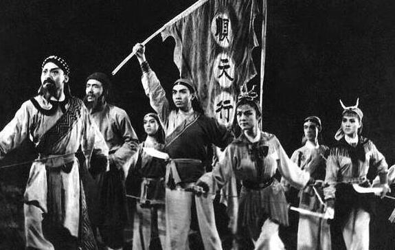 她19岁因反清被捕，受尽官兵折磨后，脱掉衣服凌迟了两天