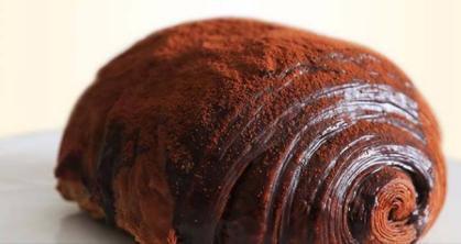 黄牛倒卖网红食品 这里面到底有什么猫腻?