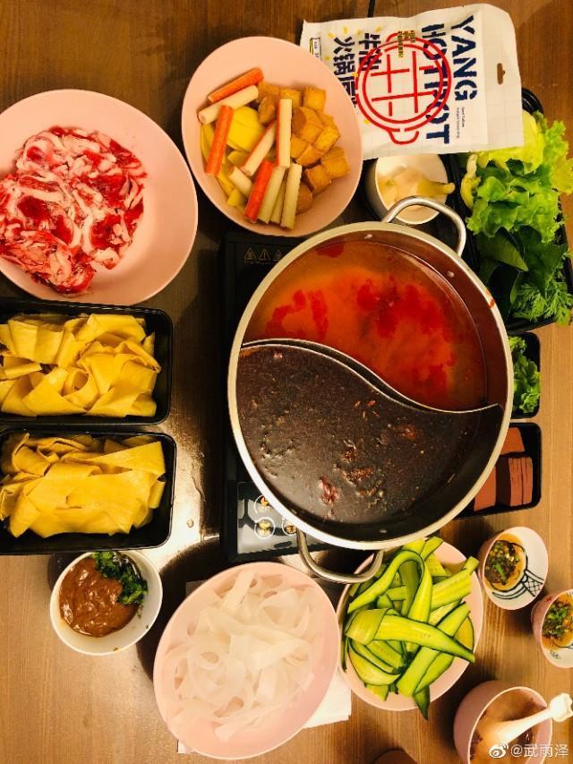 《一起同过窗》班长做爸爸了,假期在家狂秀恩爱,下一部有眉目了