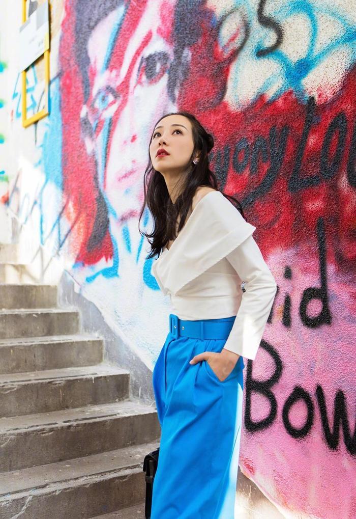 完美女神韩雪微博晒美照, 性感撩人女人味十足, 大胆@男网友