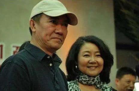 她出道24年无绯闻,与初恋相守一生,婚姻29年仍被丈夫宠成女王!