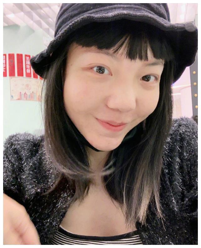 有种“整容”叫吴莫愁换发型,留长发女人味十足,27岁美到认不出
