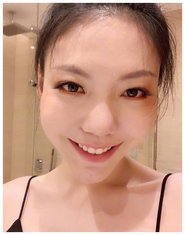 有种“整容”叫吴莫愁换发型,留长发女人味十足,27岁美到认不出