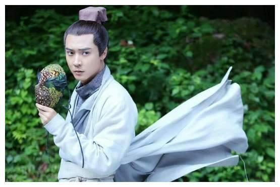 张丹峰好男人人设崩塌,又被扒做作举动,一旁吴倩厌恶眼神亮了