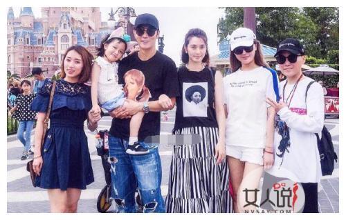 张丹峰好男人人设崩塌,又被扒做作举动,一旁吴倩厌恶眼神亮了