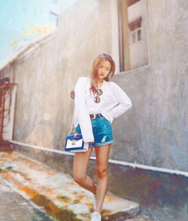 《中国好声音》两转的,网路红歌原创歌手——陈咏彤