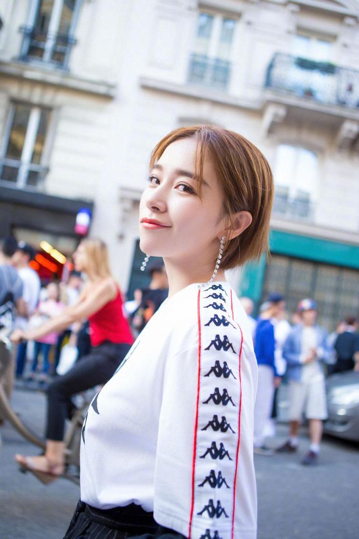 《亲爱的客栈》阚清子晒照呼叫刘涛，凭借短发和好性格圈粉无数！