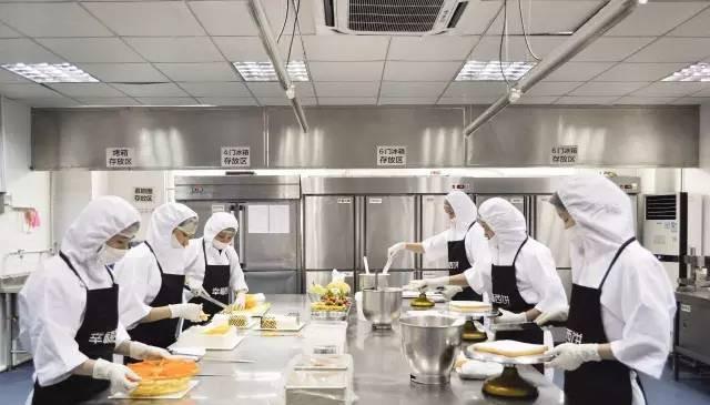 何炅代言的蛋糕免费送!妈妈,对您的宠爱都在这超美的蛋糕里!