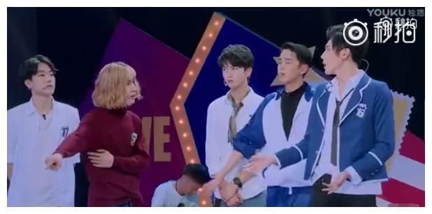 何炅录综艺当场发飙 看了原因之后真是心疼他