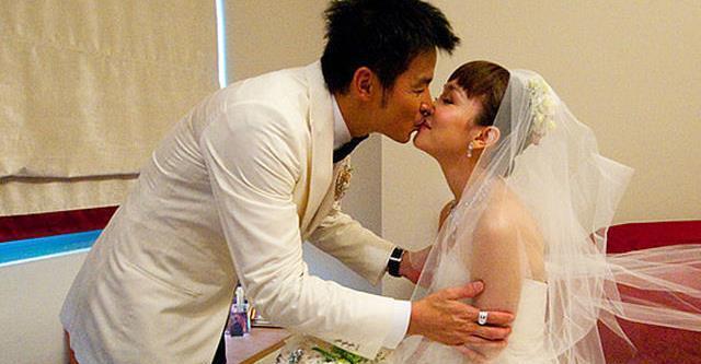 48岁范文芳近照曝光,肤白貌美气质佳,与老公李铭顺幸福恩爱