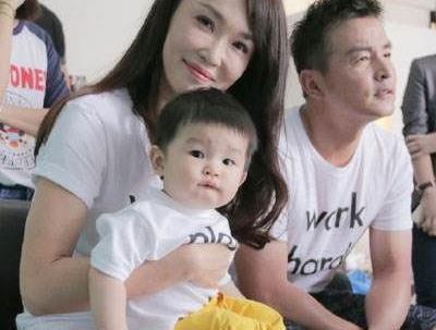 48岁范文芳近照曝光,肤白貌美气质佳,与老公李铭顺幸福恩爱