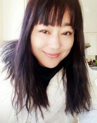 48岁李菁菁全家照,曾经胖嫂瘦成美妇,今二婚生活幸福