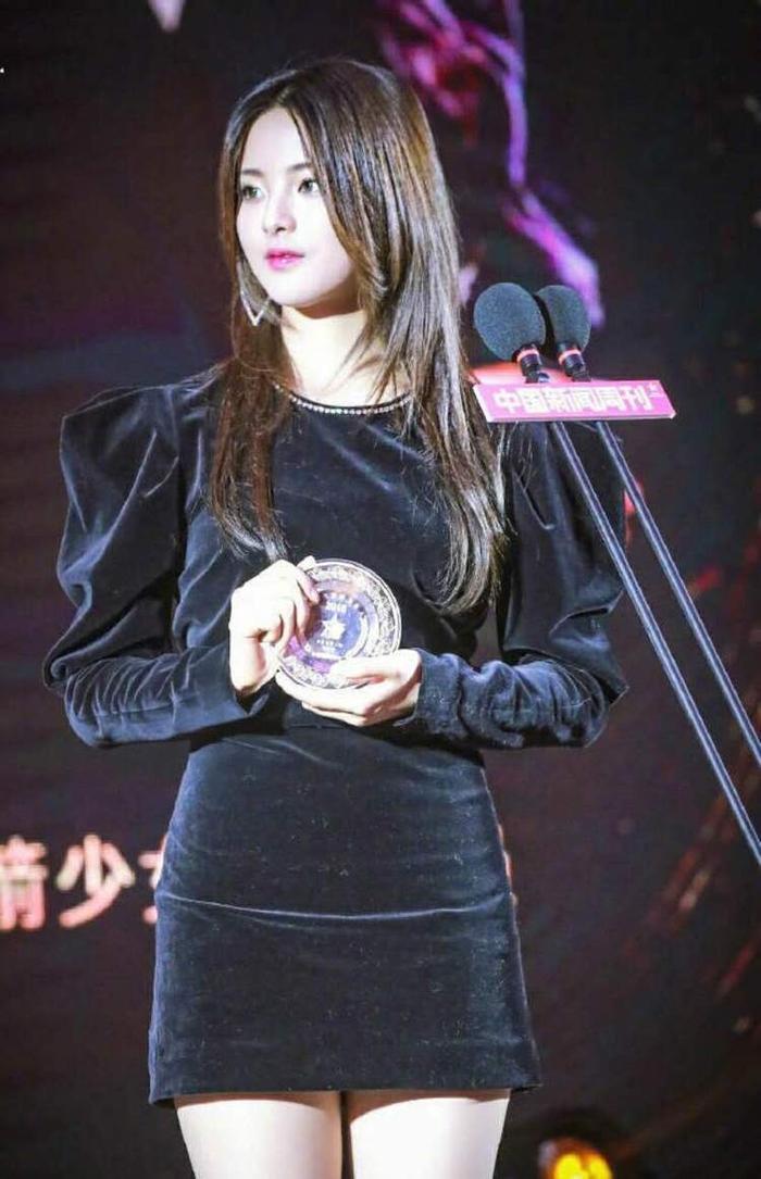 杨超越巧回复网友,称变胖也是改革开放以后生活好了