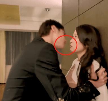 陈乔恩和王一博片场拍吻戏,他一个小动作导演刚想拦,却来不及了