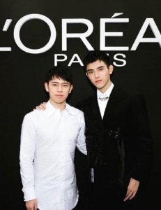 ​陈飞宇与哥哥合照被公开，果然好基因都在哥哥身上，可惜身高硬伤