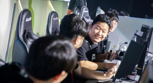 绝地求生PCL第四周比赛结束后 SMG表现被网友吐槽 直言JJ上当