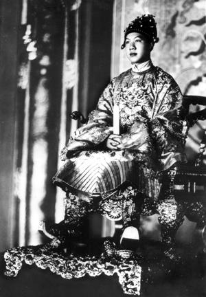 越南末代皇帝夫妻一见钟情，但晚年老死不相往来