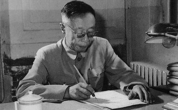 末代皇帝溥仪传奇一生:三岁即位,六岁失国,在别人的操纵下生活