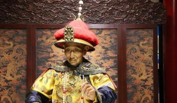 康熙皇帝竟有4个皇后,前3个皇后身世显赫,第4个生了个好儿子