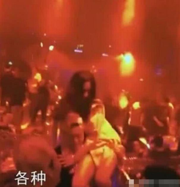 变形计:曾经的夜店舞媚娘,如今的邻家小姐姐,网友:变形很成功