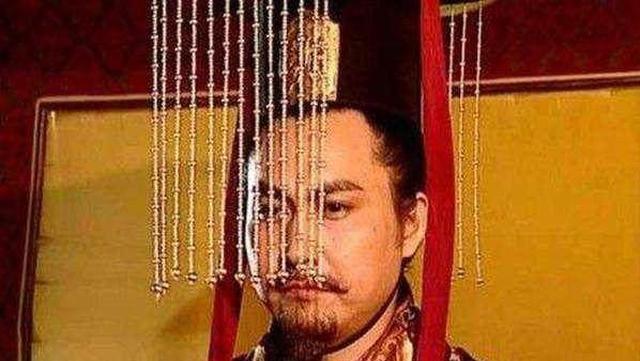 此人是曹操女婿,诸葛亮不敢惹,妻子和兄弟却差点将其害死