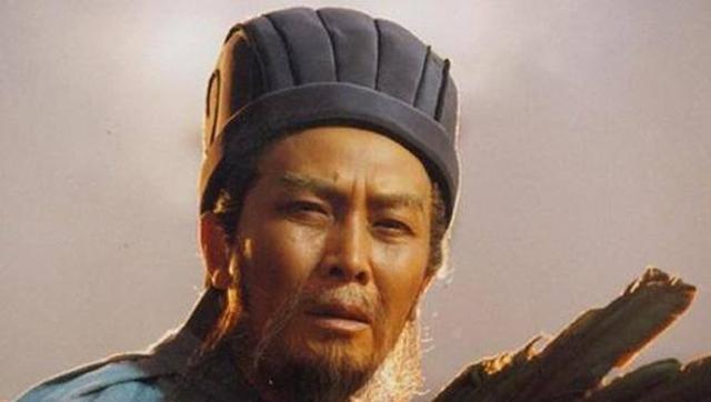 此人是曹操女婿,诸葛亮不敢惹,妻子和兄弟却差点将其害死