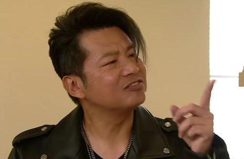 TVB御用奸角郑子诚，演了23年配角，现实中和妻子相恋十五年