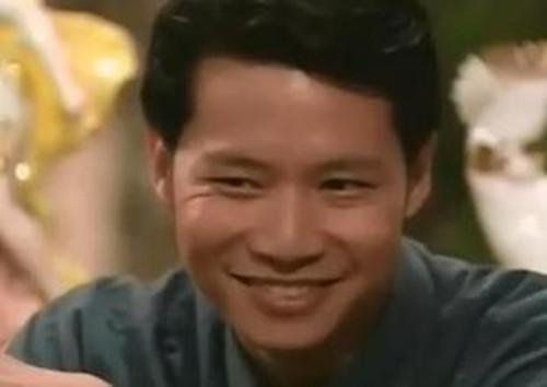 TVB御用奸角郑子诚，演了23年配角，现实中和妻子相恋十五年