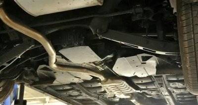 ​车子底盘有异响还能开吗