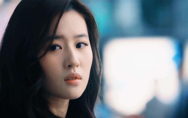 “神仙姐姐”刘亦菲为何至今单身不嫁人？看完她的经历后，明白了