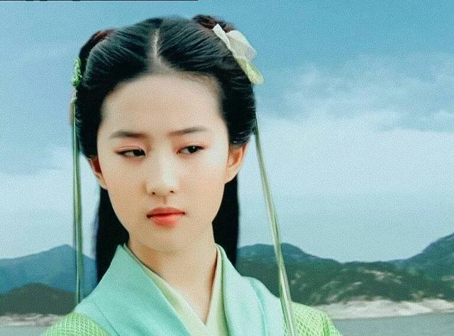 “神仙姐姐”刘亦菲为何至今单身不嫁人？看完她的经历后，明白了